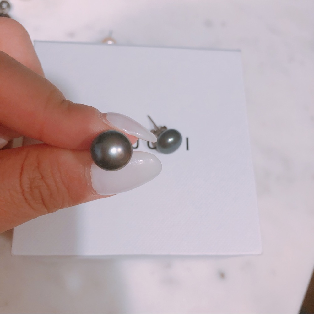 Freshwater pearls studs